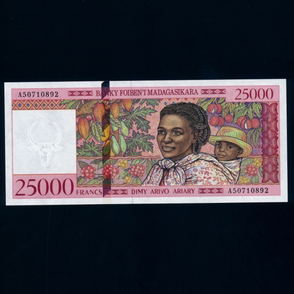 MADAGASCAR-ٰī-P82-FRUIT()-25,000 FRANCS-1998