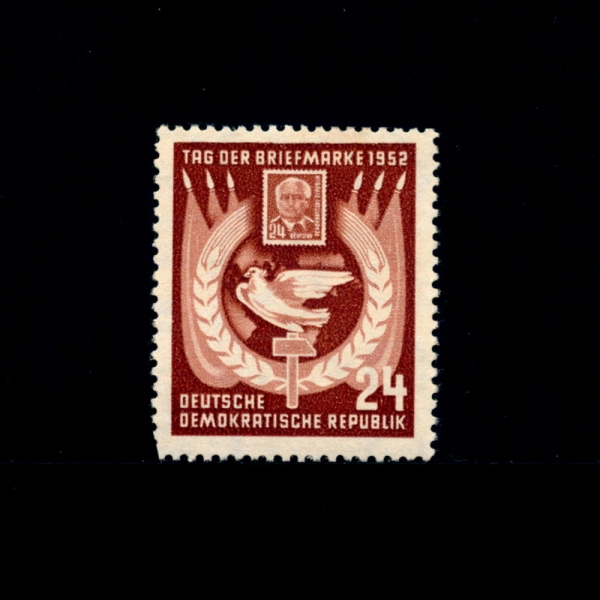 GERMAN DEMOCRATIC REPUBLIC()-#112-24pf-STAMP, FLAGS, WREATH, DOVE AND HAMMER(ǥ,,ȭȯ,,ܸ)-1952.10.26